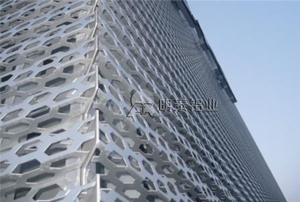 3104铝板卷在建筑行业的应用，厂家直供价格多少？